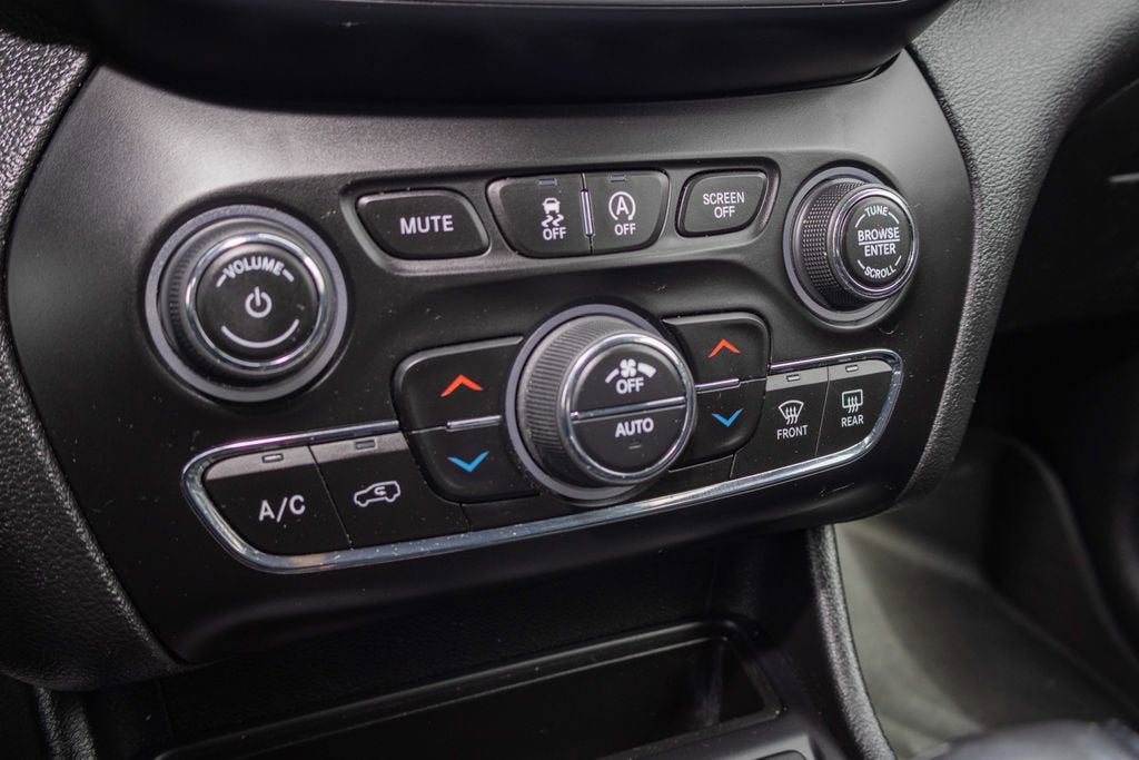 2022 Jeep Cherokee Latitude Lux