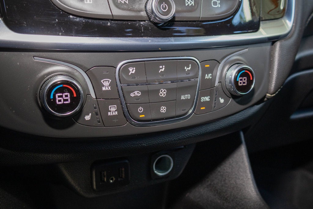 2022 Chevrolet Traverse LT Leather