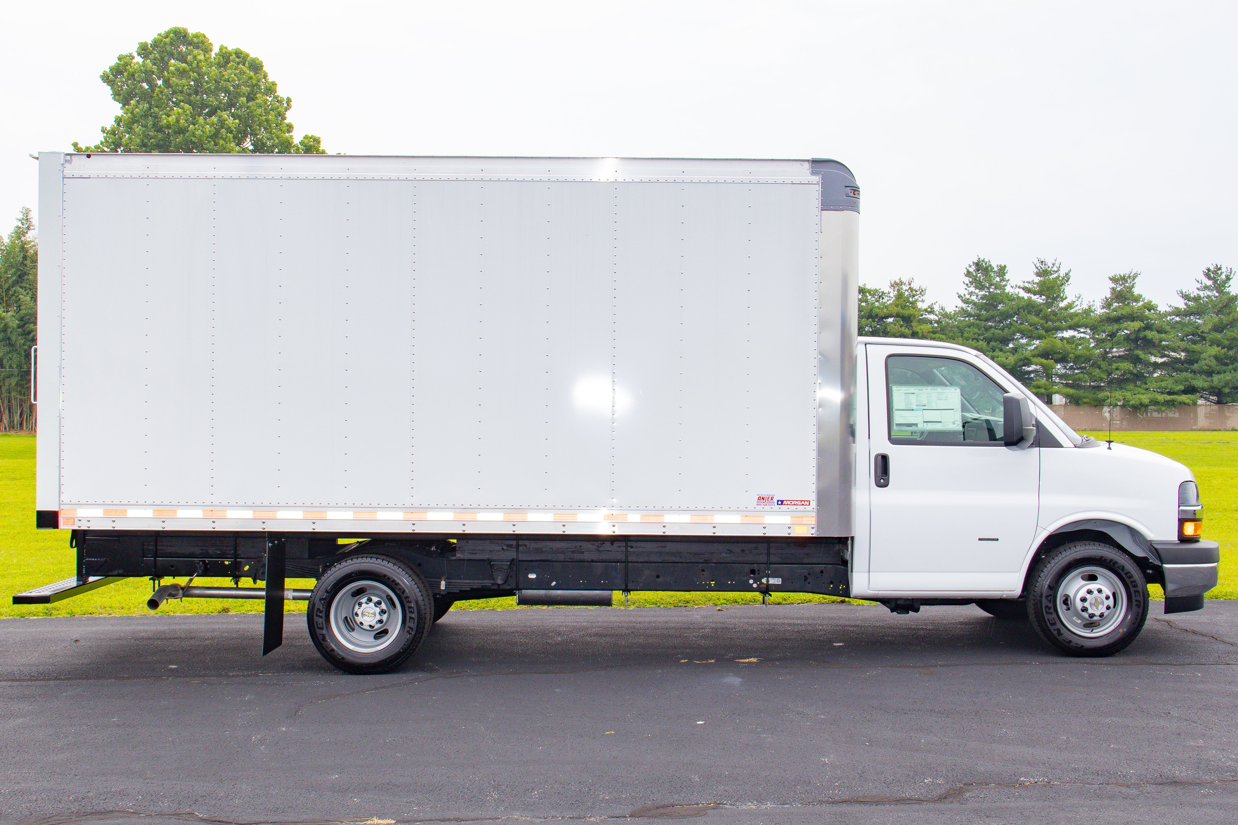 2025 Chevrolet Express Cutaway 3500 Base