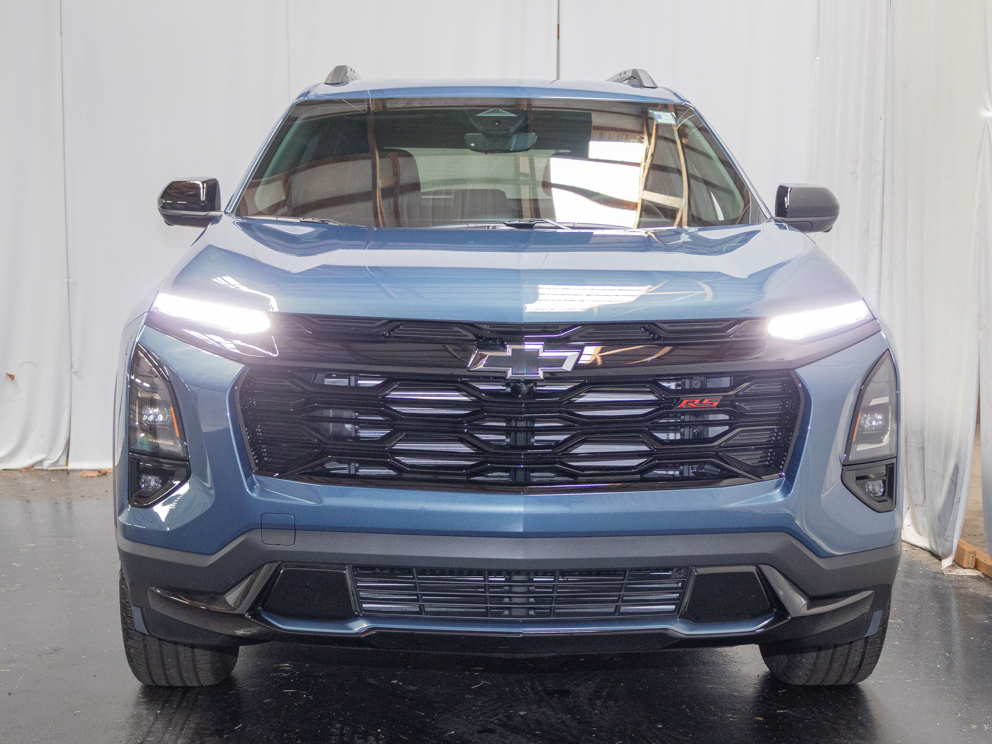 2027 Chevrolet Equinox RS - Photo 2