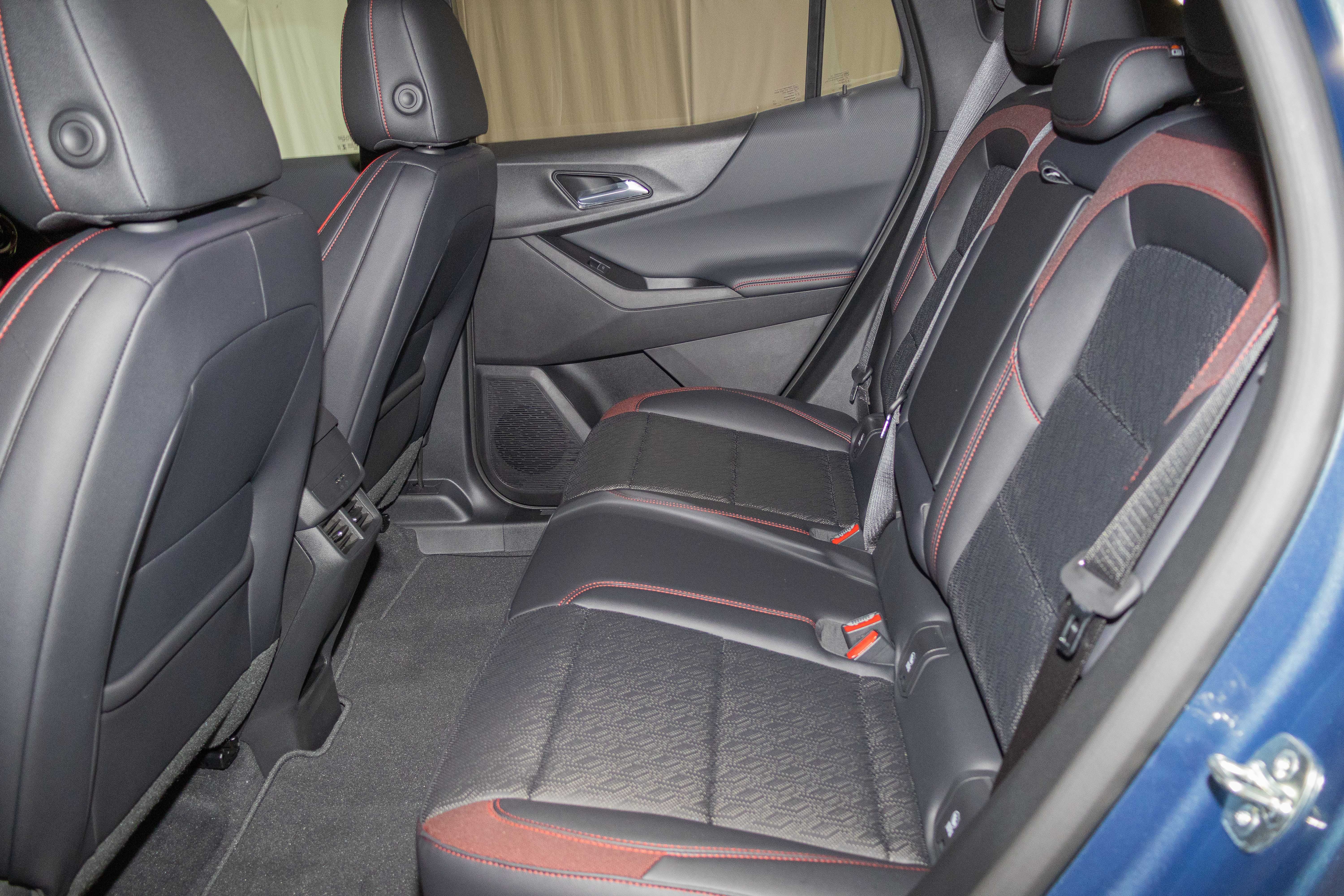 2027 Chevrolet Equinox RS - Photo 9