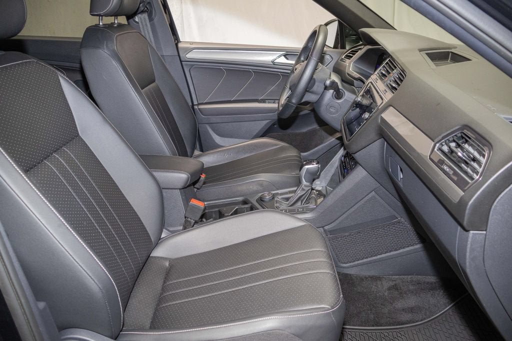 2023 Volkswagen Tiguan SE R-Line Black
