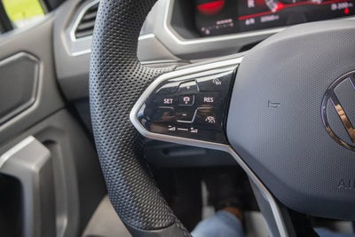 2023 Volkswagen Tiguan SE R-Line Black
