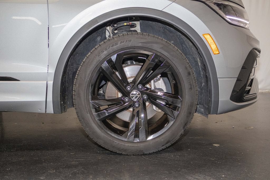 2023 Volkswagen Tiguan SE R-Line Black