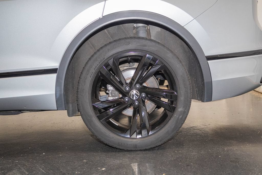 2023 Volkswagen Tiguan SE R-Line Black