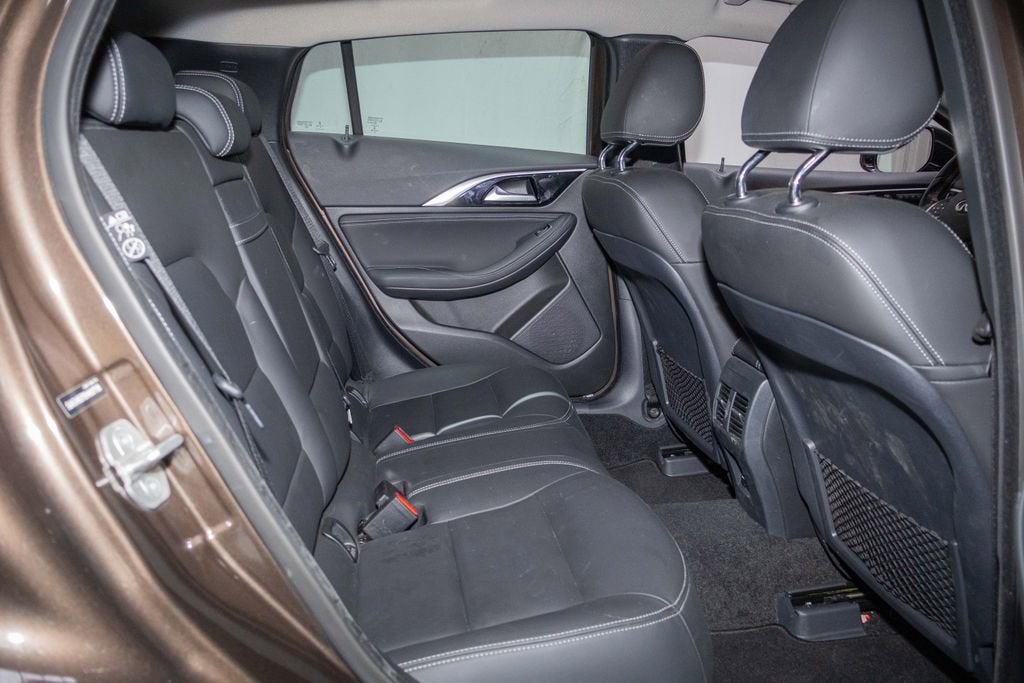 2017 INFINITI QX30 Luxury