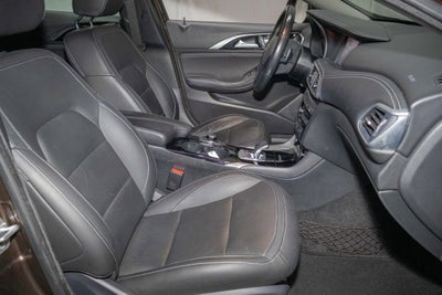 2017 INFINITI QX30 Luxury