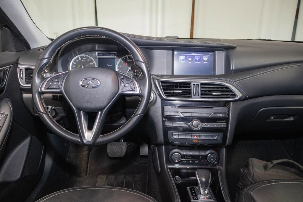 2017 INFINITI QX30 Luxury