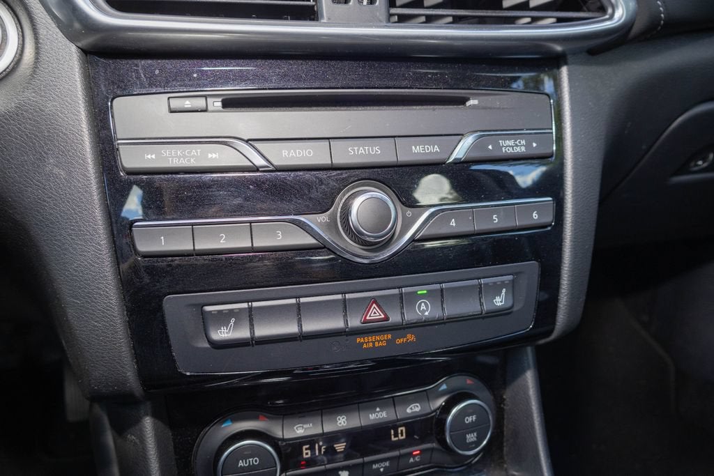 2017 INFINITI QX30 Luxury