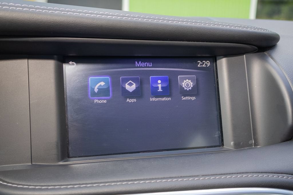 2017 INFINITI QX30 Luxury