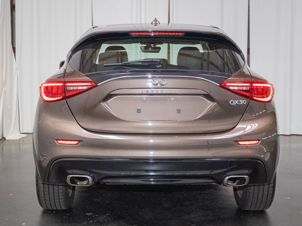 2017 INFINITI QX30 Luxury
