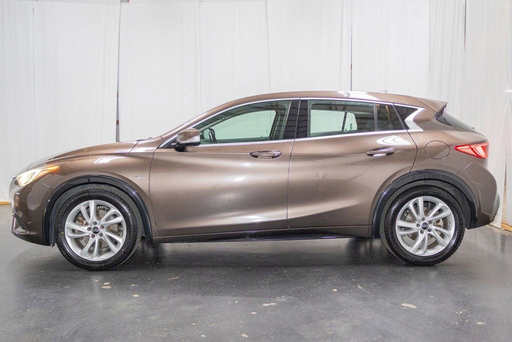 2017 INFINITI QX30 Luxury