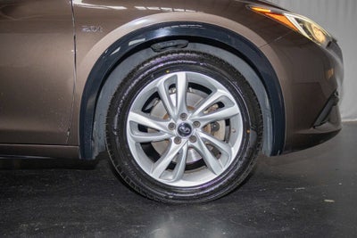 2017 INFINITI QX30 Luxury