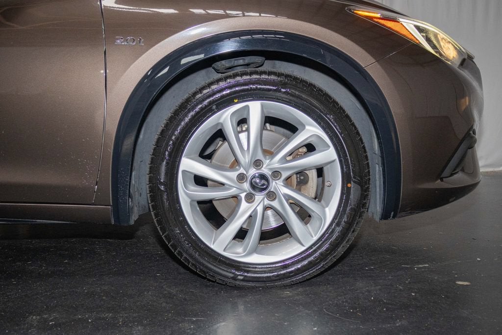 2017 INFINITI QX30 Luxury