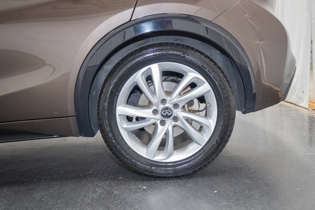 2017 INFINITI QX30 Luxury