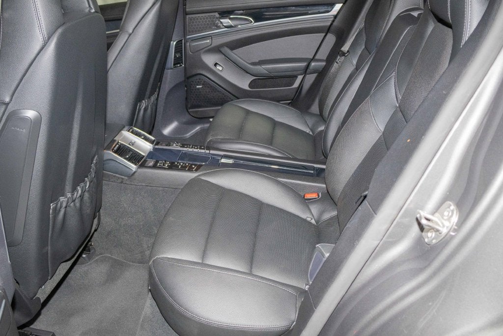 2015 Porsche Panamera 4