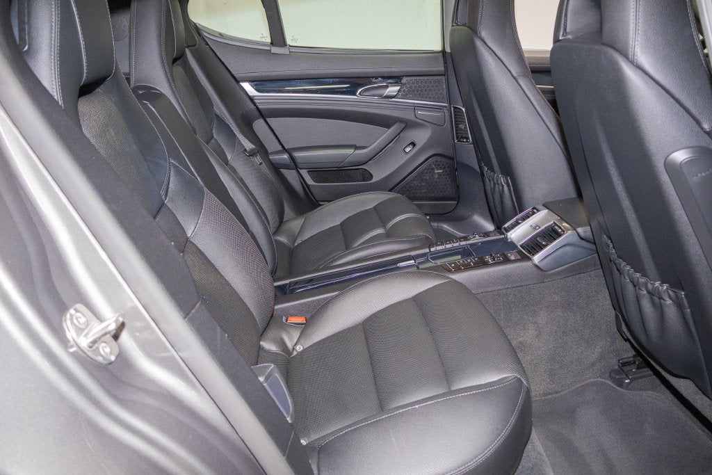 2015 Porsche Panamera 4