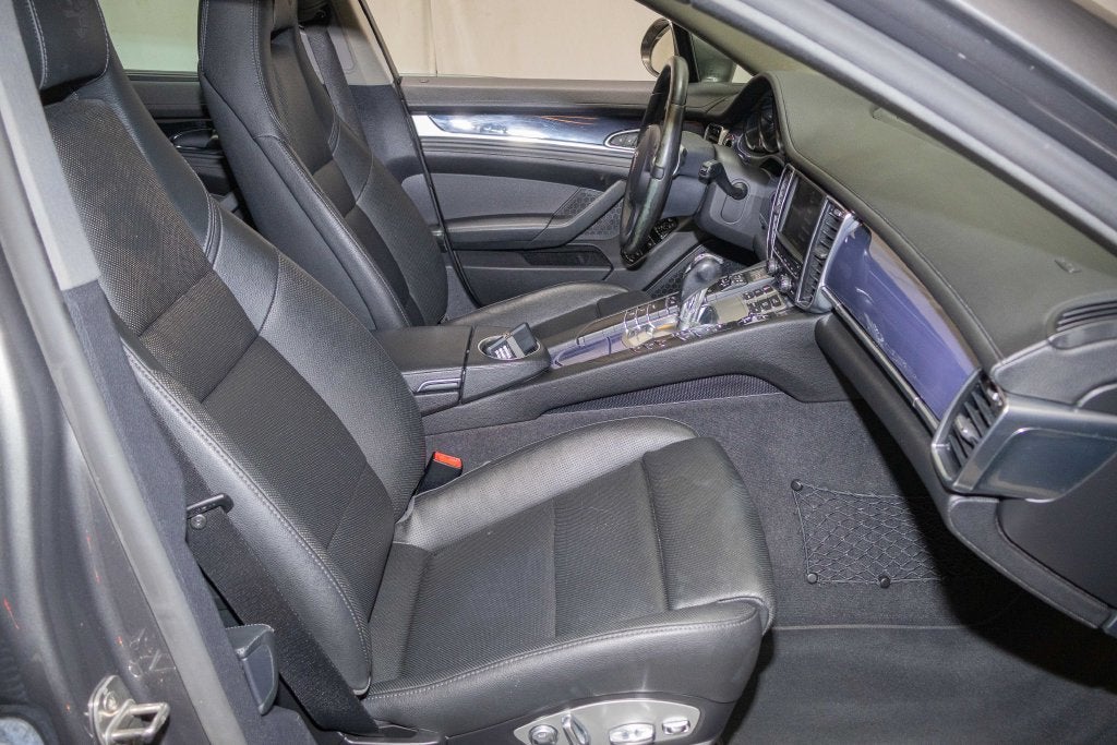 2015 Porsche Panamera 4