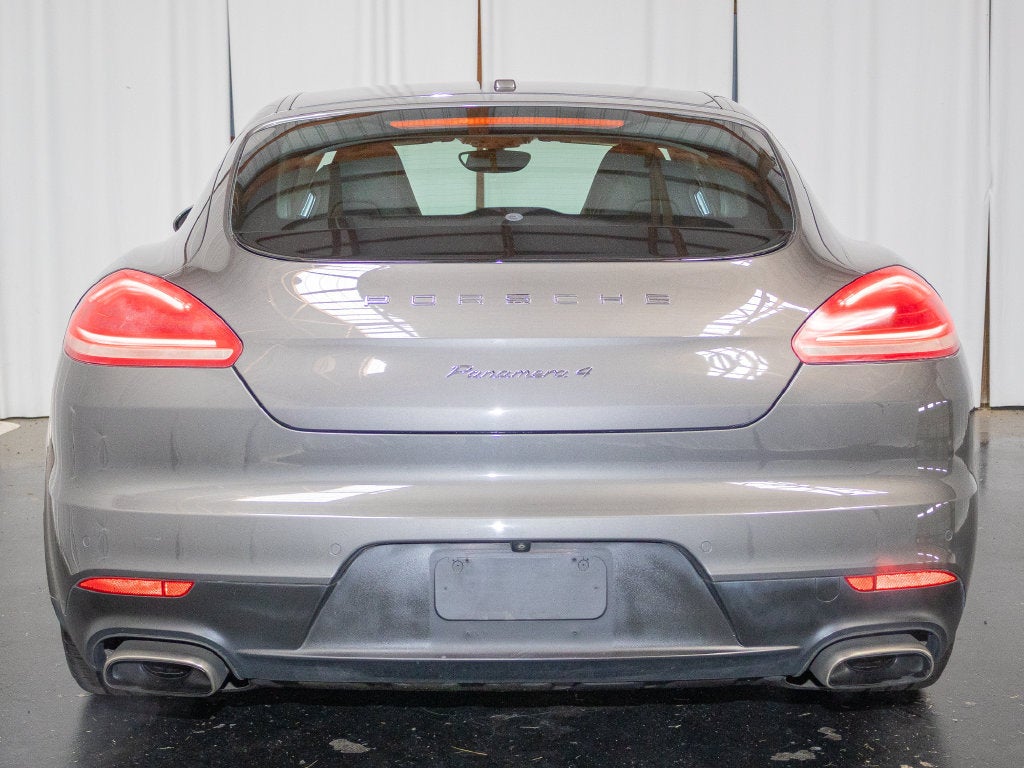 2015 Porsche Panamera 4