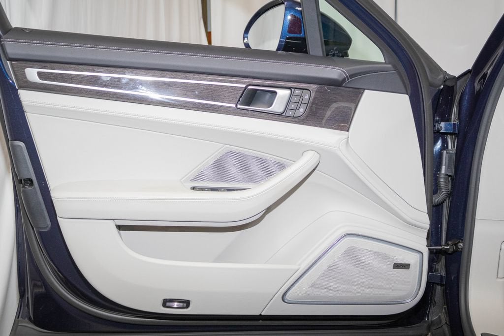 2023 Porsche Panamera Base