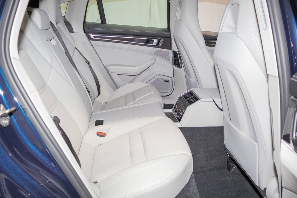 2023 Porsche Panamera Base