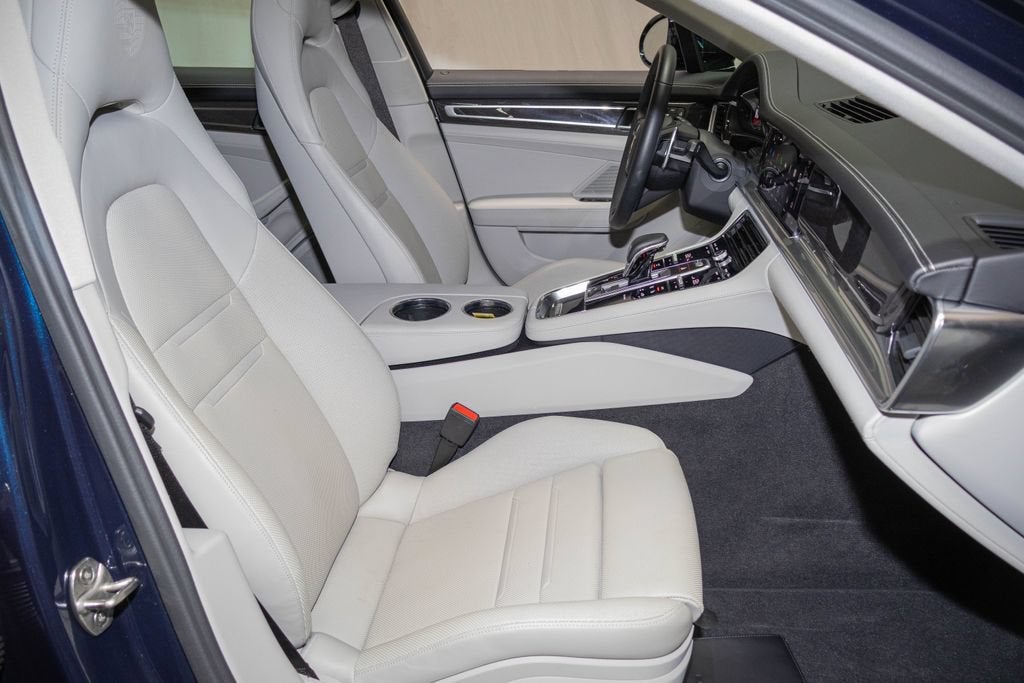 2023 Porsche Panamera Base