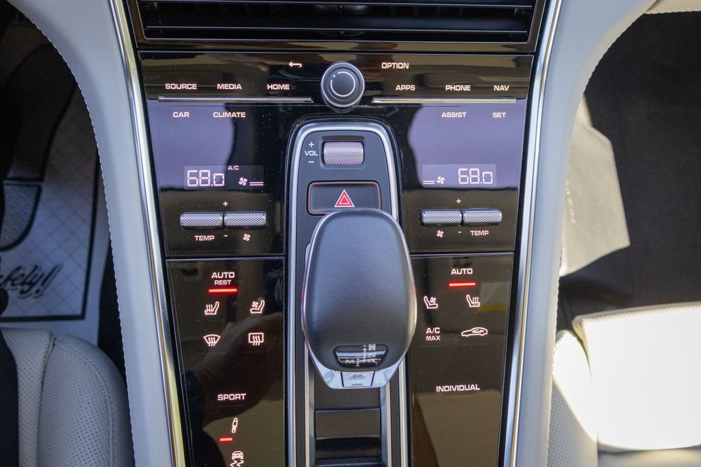 2023 Porsche Panamera Base